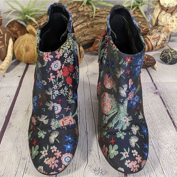 SAM EDELMAN CAMBELL FLORAL BROCADE BOOTIES - Picture 3 of 9
